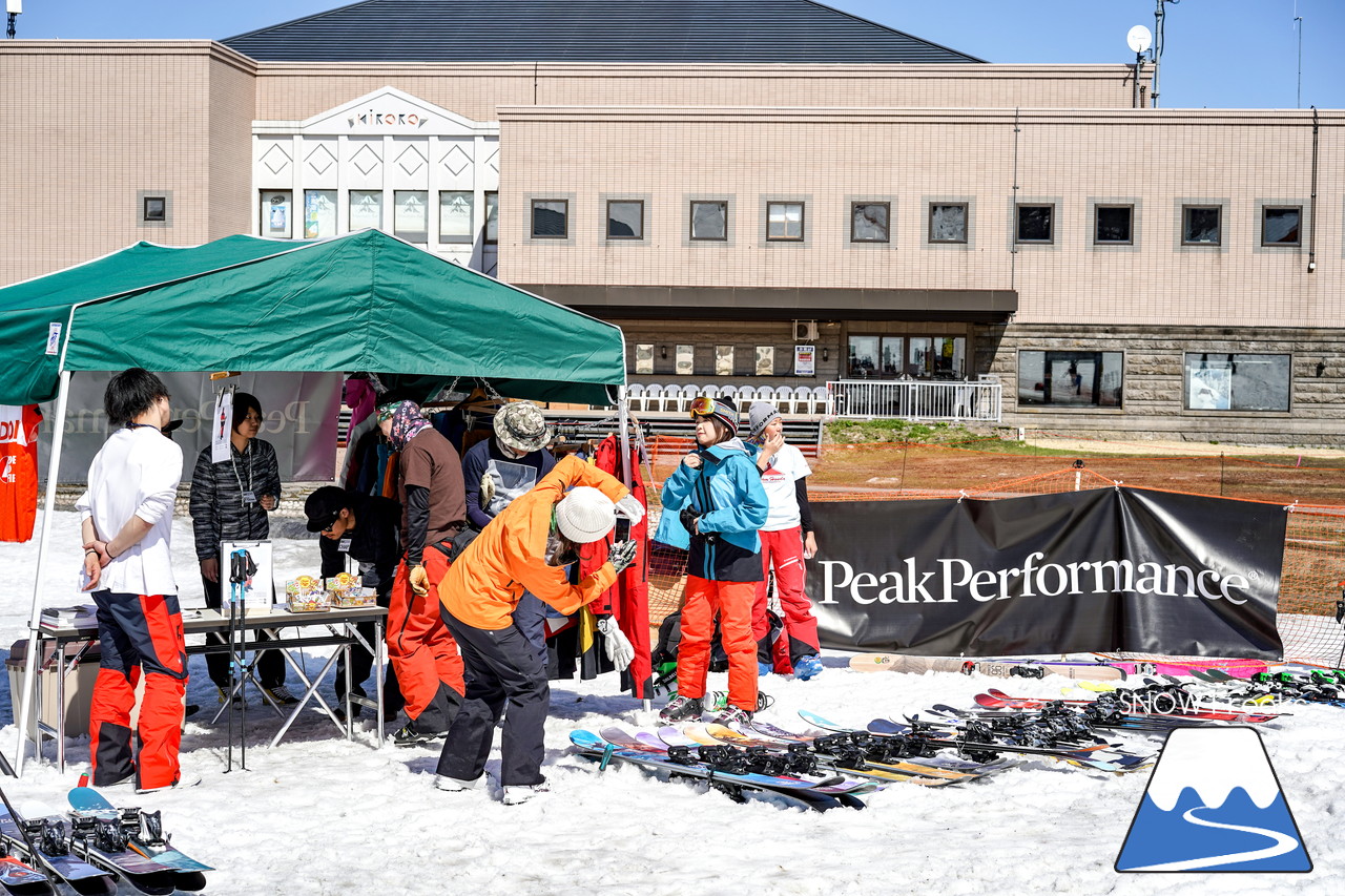 来季モデルのウェア試着 and 個性溢れるこだわりスキーの試乗会～『PeakPerformance Testival in Kiroro』開催!! 